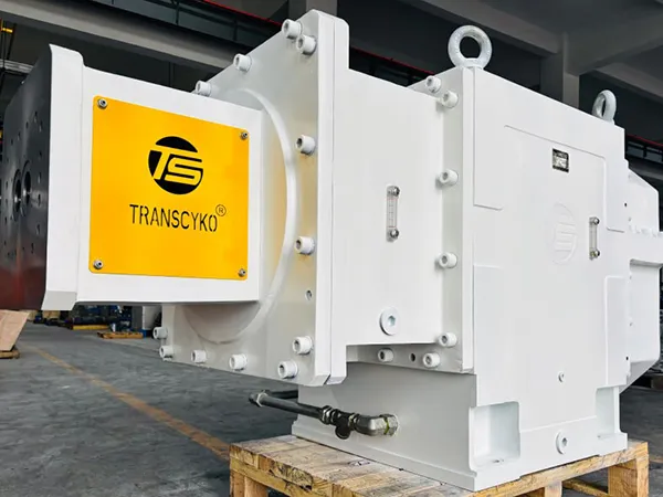 Industrial Gearboxes & Speed Reducers for Plastic Extrusion