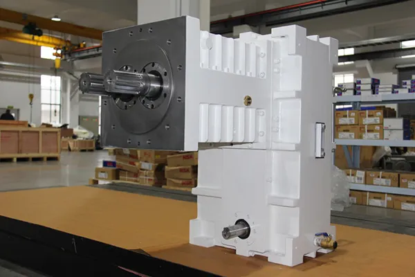 Industrial Gearboxes & Speed Reducers for Plastic Extrusion